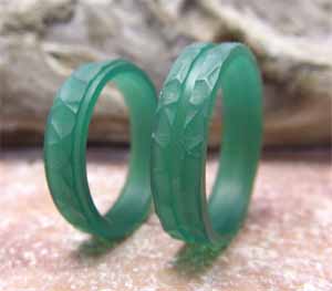槌目風の凹凸柄の結婚指輪　ワックス
