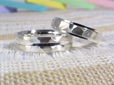 槌目風の結婚指輪