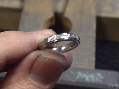 槌目風の結婚指輪02