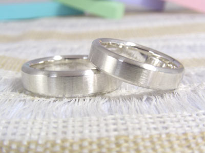シンプルな結婚指輪 01