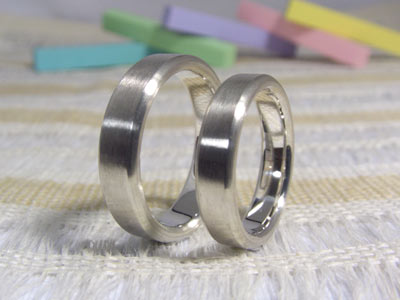 シンプルな結婚指輪 02