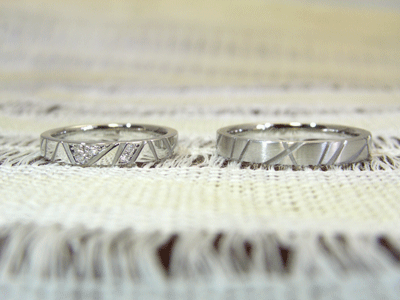 ローマ数字が刻印されたセットリング　結婚指輪　01