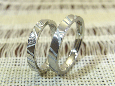 ローマ数字が刻印されたセットリング　結婚指輪　02