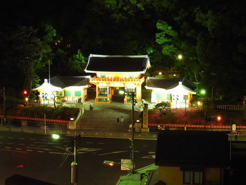 京都でビアガーデン　八坂神社の夜景