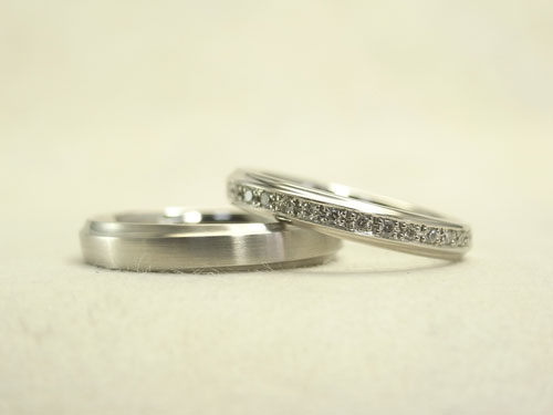 プラチナのシンプルな結婚指輪　02