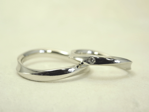 ねじれ柄のシンプルな結婚指輪　02