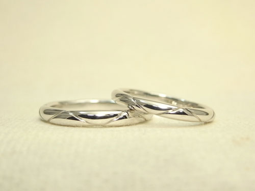キルト風デザインの結婚指輪