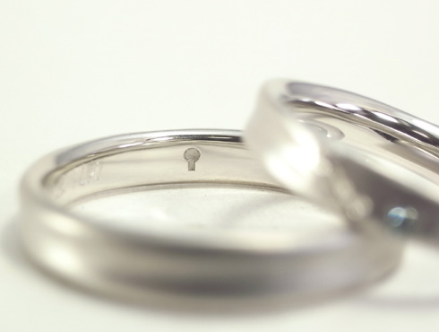 鍵の柄、メッセージが彫刻した結婚指輪　03