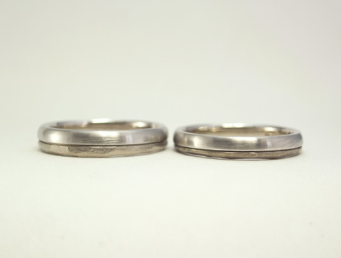個性的な結婚指輪 オリジナルと並べて見比べる