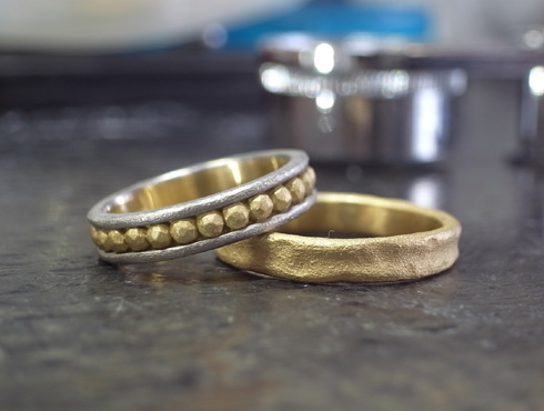 プラチナとゴールドの結婚指輪（コンビ）