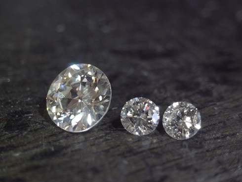 ダイヤ3個付きリングで使用するダイヤモンド
