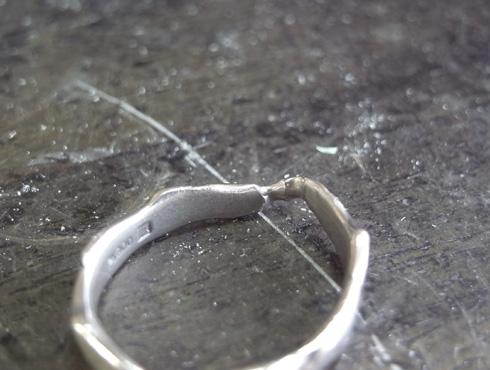 俄の結婚指輪を変形直し、サイズ直し 02