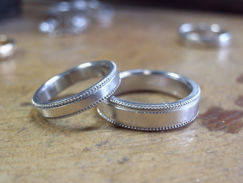 ミル打ちの結婚指輪