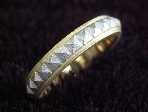 ピラミッドスタッズ柄の結婚指輪　製作過程　02