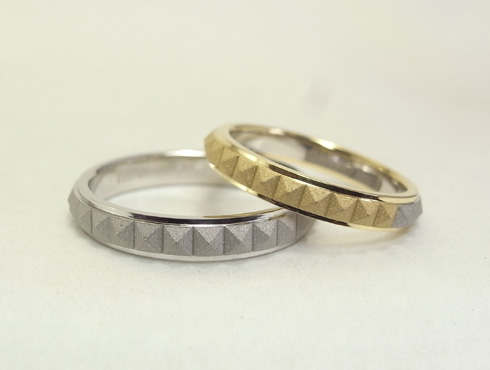 ピラミッドスタッズ柄の結婚指輪（18K/Pt900）　03