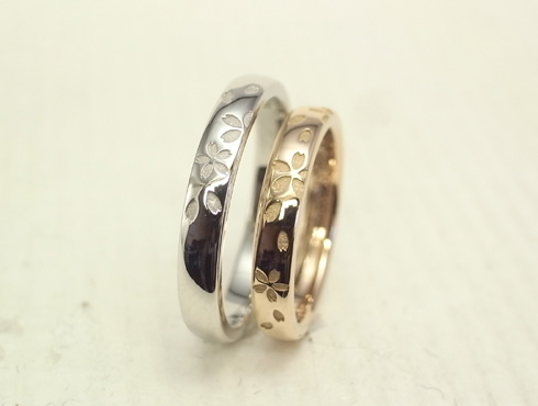 プラチナとピンクゴールドのさくら柄の結婚指輪 05