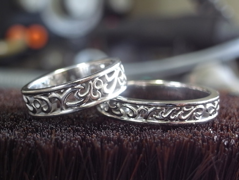 透かし模様で唐草を入れた結婚指輪　製作過程　03