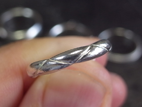 リメイク分のキルト柄の結婚指輪