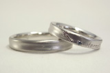 鍵柄を彫刻した結婚指輪