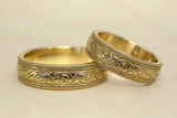 NO.209 繊細な唐草模様を彫刻した結婚指輪（アンティーク調）