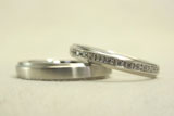 凸のレールのシンプルな結婚指輪