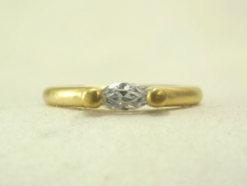 オリジナル　マーキスカット　ダイヤモンドの婚約指輪