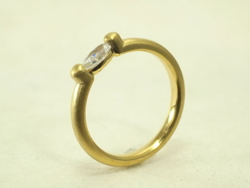 オリジナル　マーキスカット　ダイヤモンドの婚約指輪