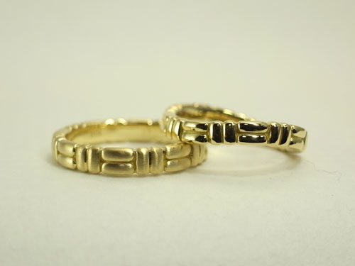 ゴールドの結婚指輪（チェック柄）