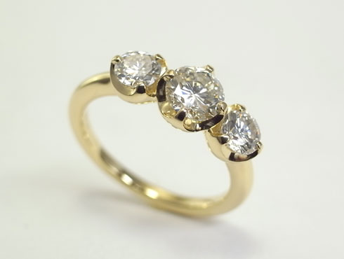 可愛い婚約指輪　お母様のエンゲージのダイヤを使用　01