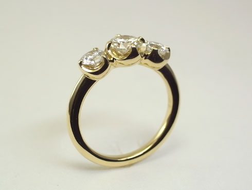 可愛い婚約指輪　お母様のエンゲージのダイヤを使用　02