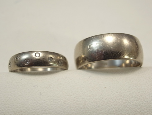 ドッツ風の結婚指輪　幅の太い甲丸リングにダイヤをランダムに留める　新品加工