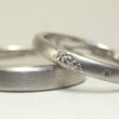 シンプルな花柄の結婚指輪