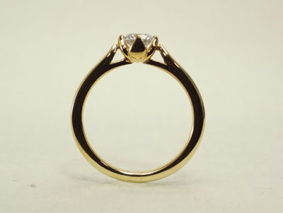 【 No 13 】柔らかい雰囲気の婚約指輪