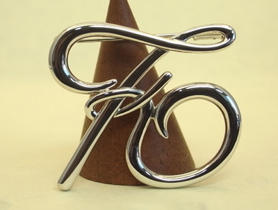 金沢市からご注文いただいた イニシャル「T」と「K」のプラチナブローチ