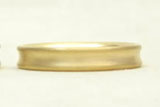 NO.04 凹面 （逆R面） のシンプルな結婚指輪