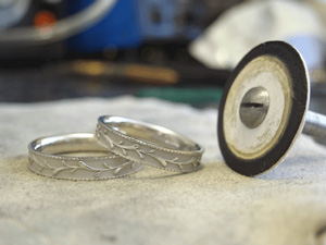 オリジナルデザイン結婚指輪 仕上げの道具
