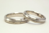 NO.139 個性的な結婚指輪　プラチナとホワイトゴールドのコンビ