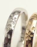 桜を彫った結婚指輪（セットリング）