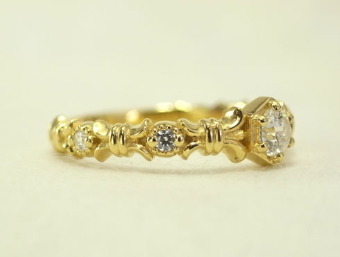 オリジナル　アンティーク調の 婚約指輪