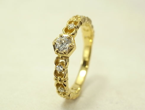 オリジナル　百合の透かし柄の婚約指輪