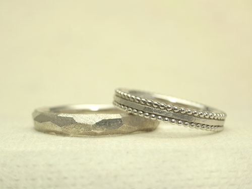 岩肌柄＆大きめのミル打ちの結婚指輪　02