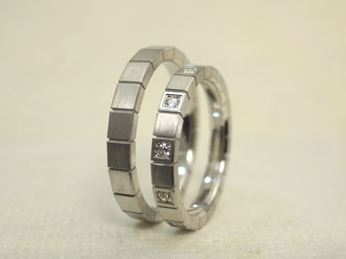 シャープな四角形の連なった結婚指輪　03