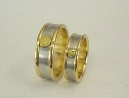 誕生花を彫刻した結婚指輪　ゴールドとプラチナのコンビで製作　03