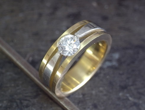 ボリューム感のある指輪　エンゲージのダイヤをリフォーム　04