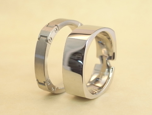 時計バンド風のカッコイイ結婚指輪：女性用はバケットダイヤを使用 03