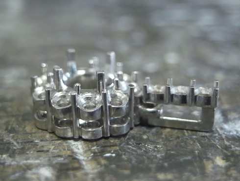 取り巻きダイヤペンダントの製作過程 爪もバチカンも溶接して石留め前の状態