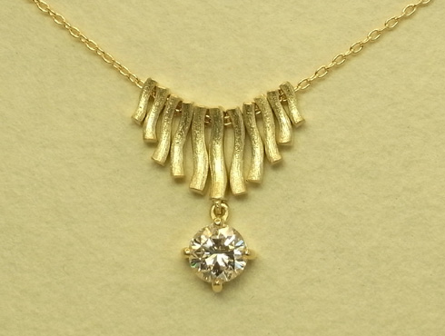 結婚指輪とセットになるペンダントをリフォームで製作 一番形状が分かる真正面からの画像