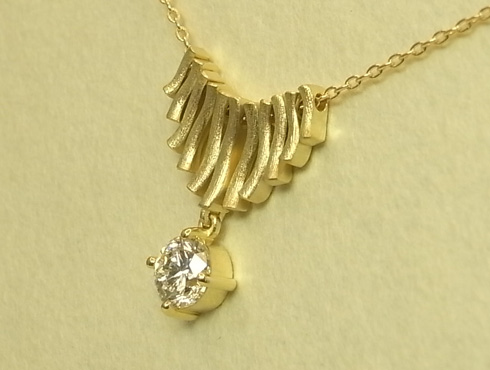 結婚指輪とセットになるペンダントをリフォームで製作 側面からの画像