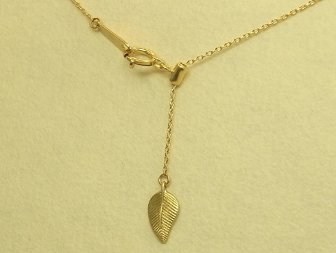 結婚指輪とセットになるペンダントをリフォームで製作 葉モチーフのチェーンパーツ