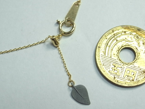 製作途中　チェーンパーツを葉モチーフに変更したいということでワックス製作しお客様に確認